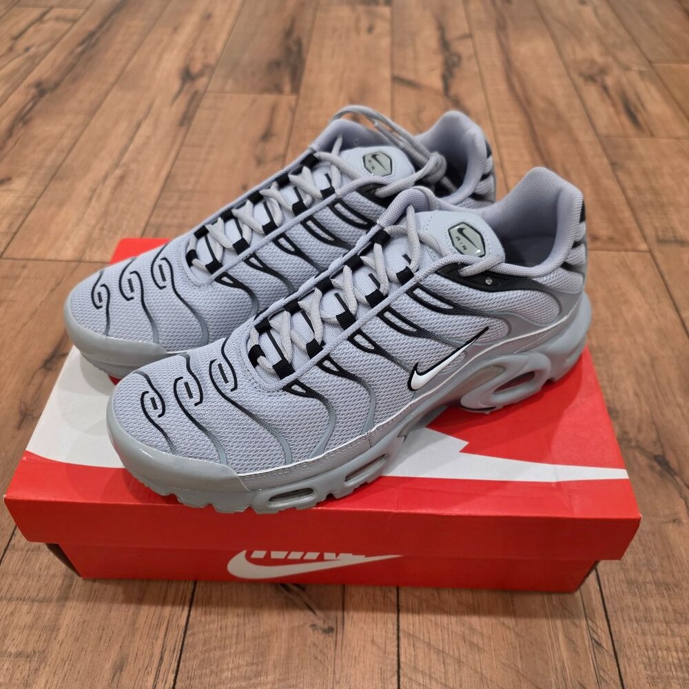 BRAND NEW NIKE AIR MAX PLUS MENS SIZE 10